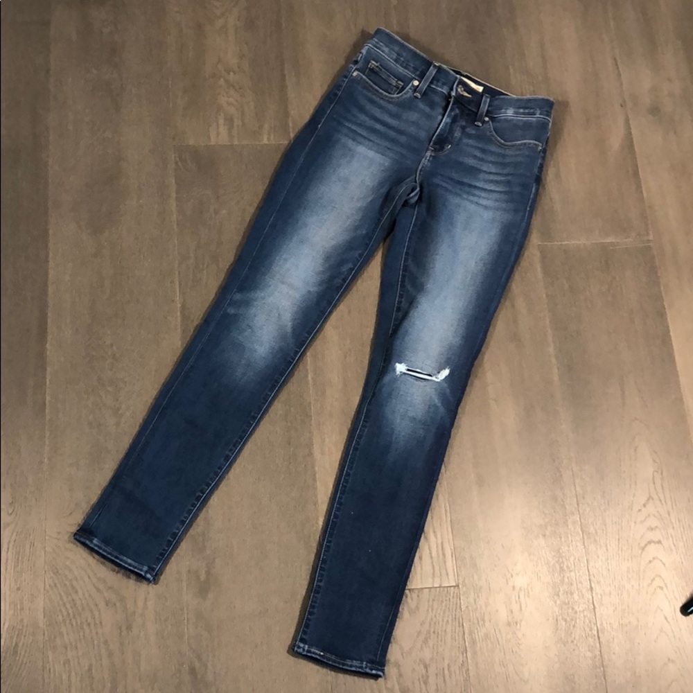Levi’s 311 Shaping skinny jeans